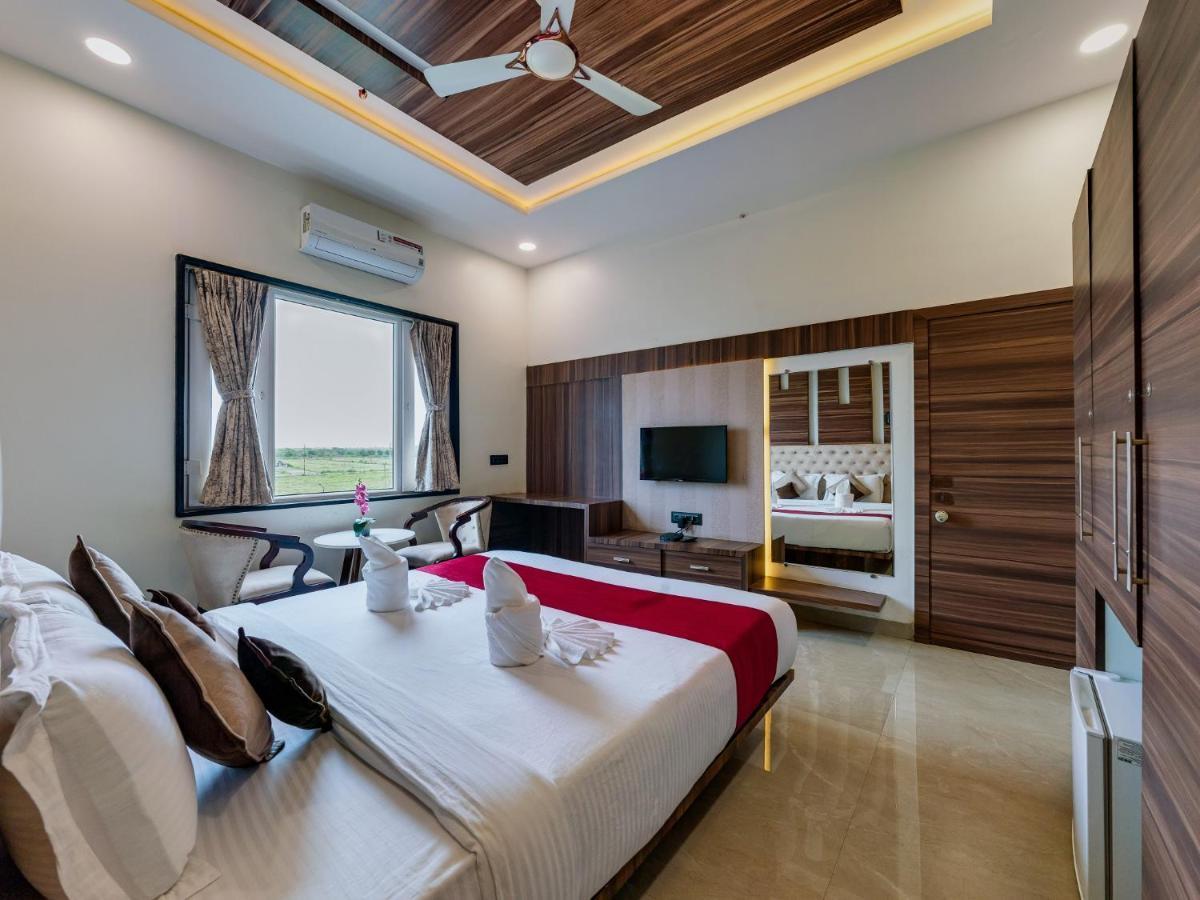 Hotel Chandradeep Regency Dhule Exterior foto