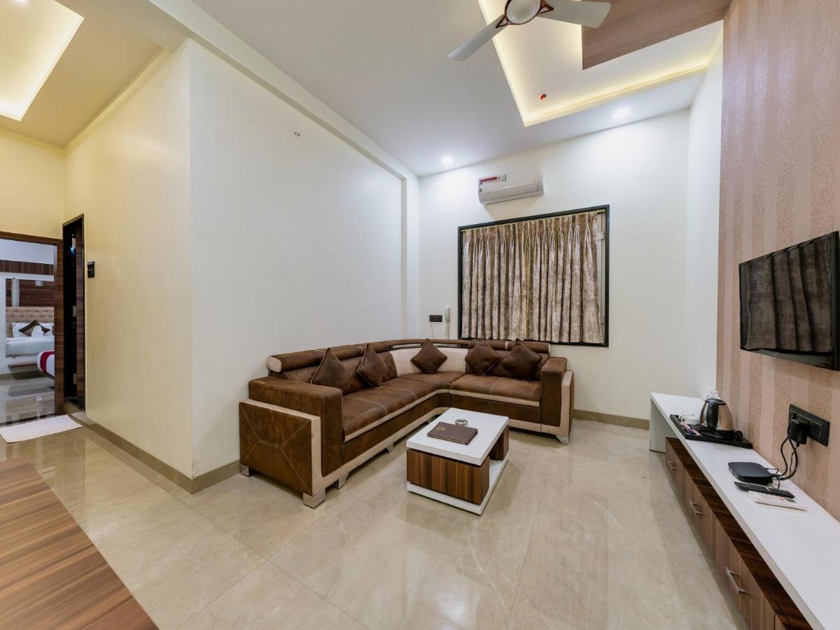 Hotel Chandradeep Regency Dhule Exterior foto