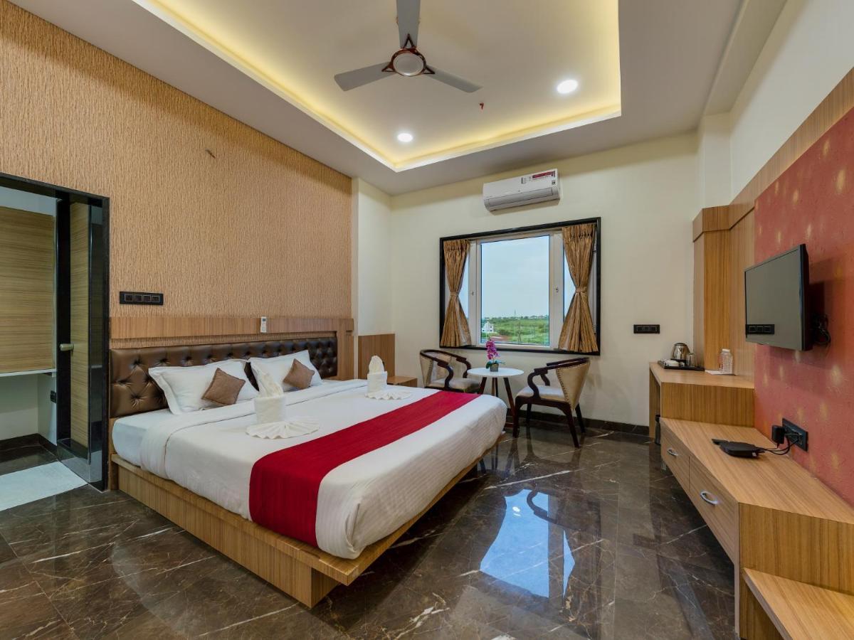 Hotel Chandradeep Regency Dhule Exterior foto