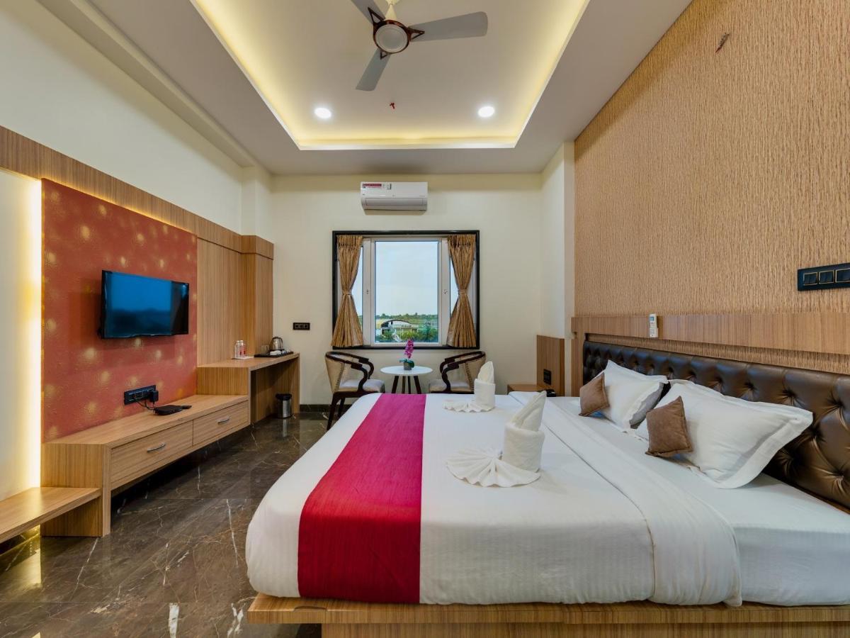 Hotel Chandradeep Regency Dhule Exterior foto