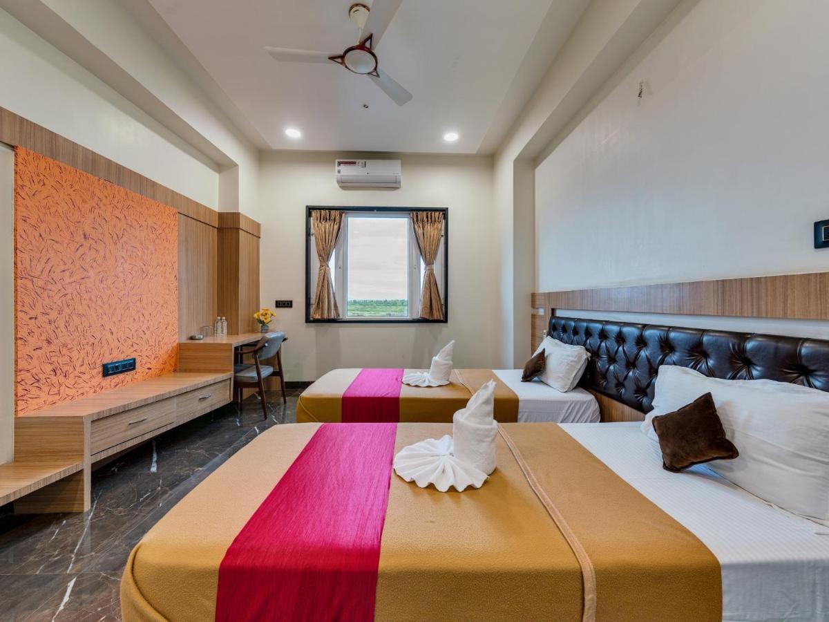 Hotel Chandradeep Regency Dhule Exterior foto
