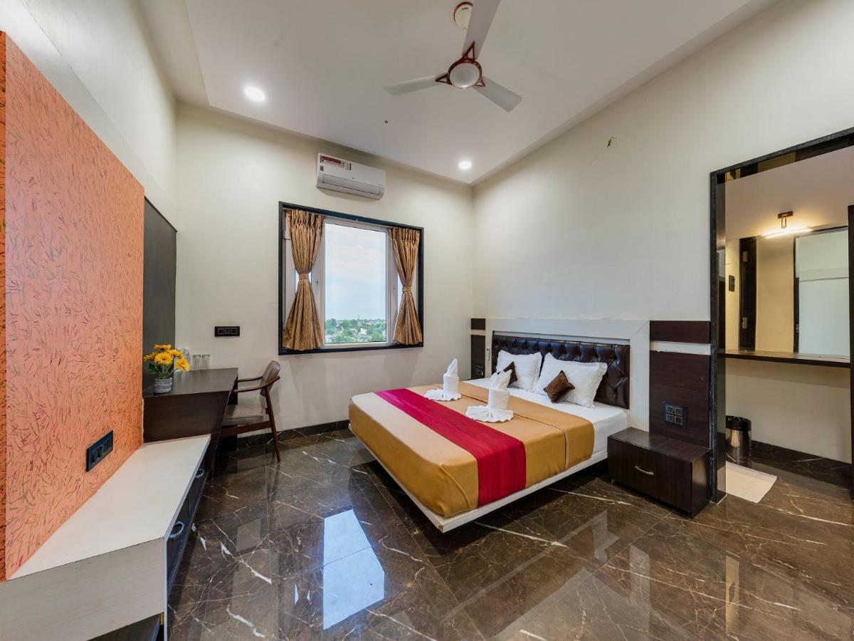Hotel Chandradeep Regency Dhule Exterior foto