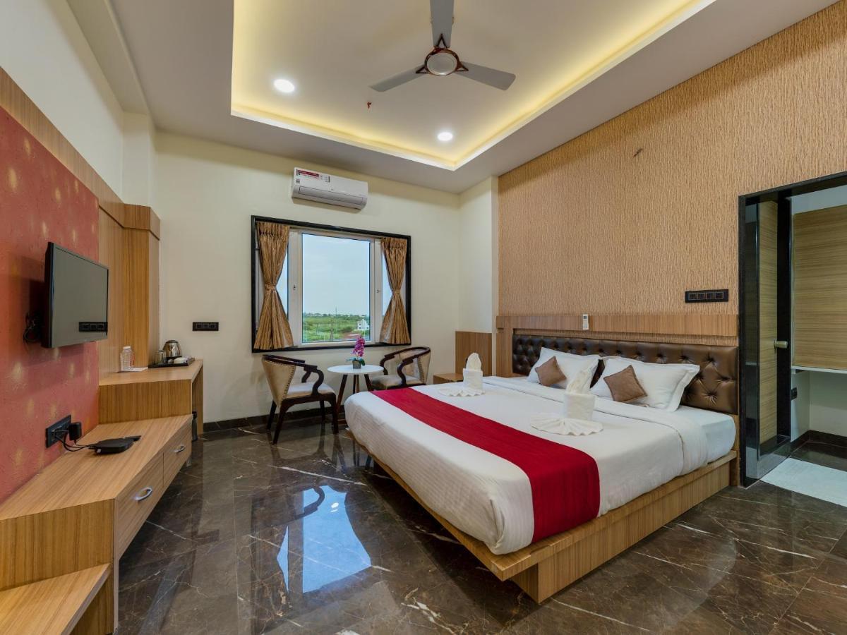 Hotel Chandradeep Regency Dhule Exterior foto