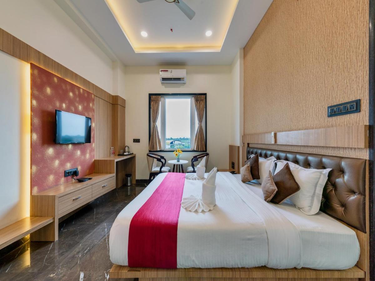 Hotel Chandradeep Regency Dhule Exterior foto